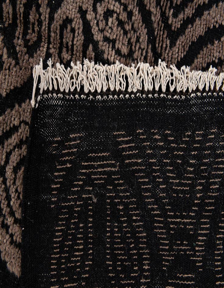 Detail image of  8' 2 x 10' 6  Hand Knotted Darya Wool Rug