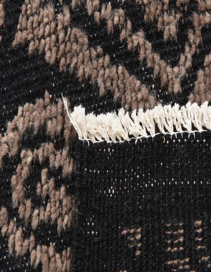 Detail image of  6' 3 x 9' 9  Hand Knotted Darya Wool Rug