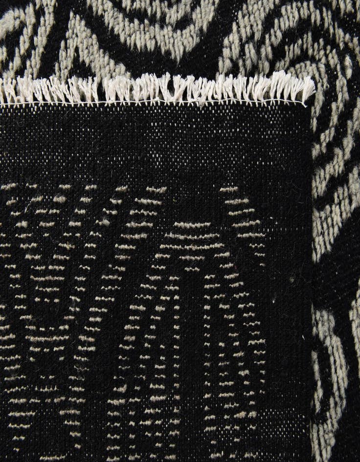 Detail image of  8' 6 x 10' 2  Hand Knotted Darya Wool Rug