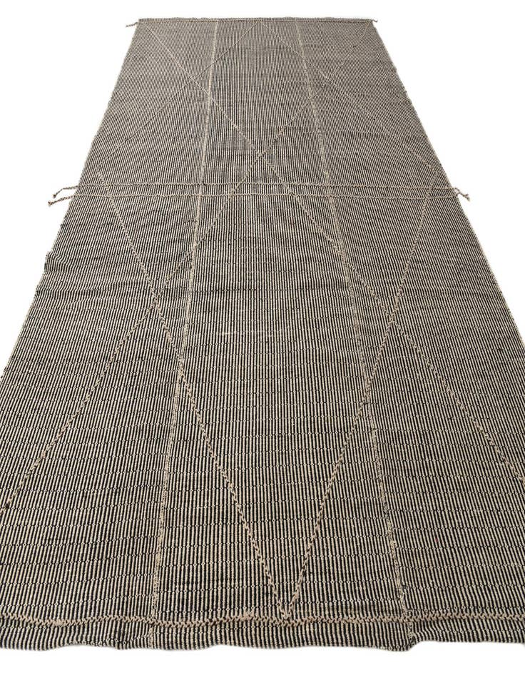 Detail image of  9' 9 x 14'  Hand Knotted Darya Wool Rug