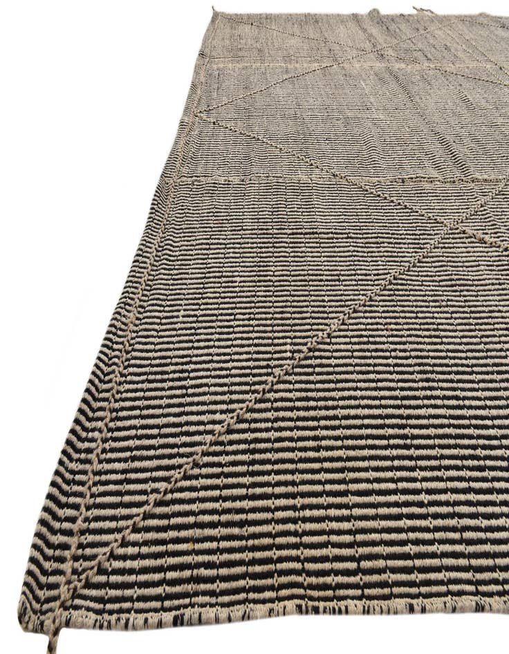 Detail image of  9' 9 x 14'  Hand Knotted Darya Wool Rug