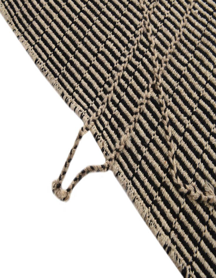 Detail image of  9' 9 x 14'  Hand Knotted Darya Wool Rug