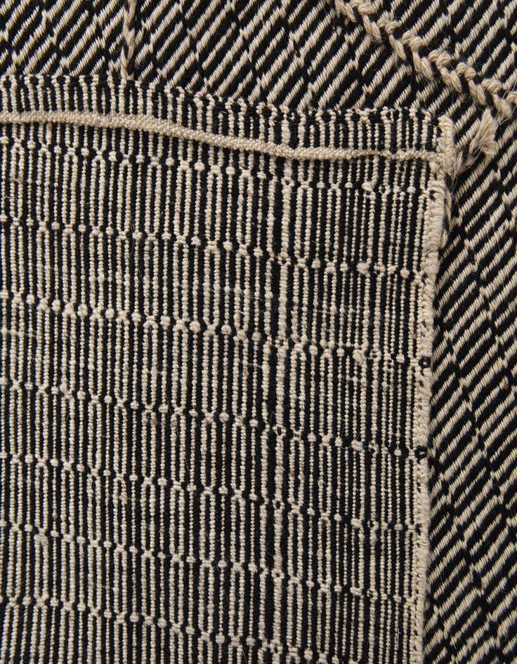 Detail image of  9' x 12'  Hand Knotted Darya Wool Rug