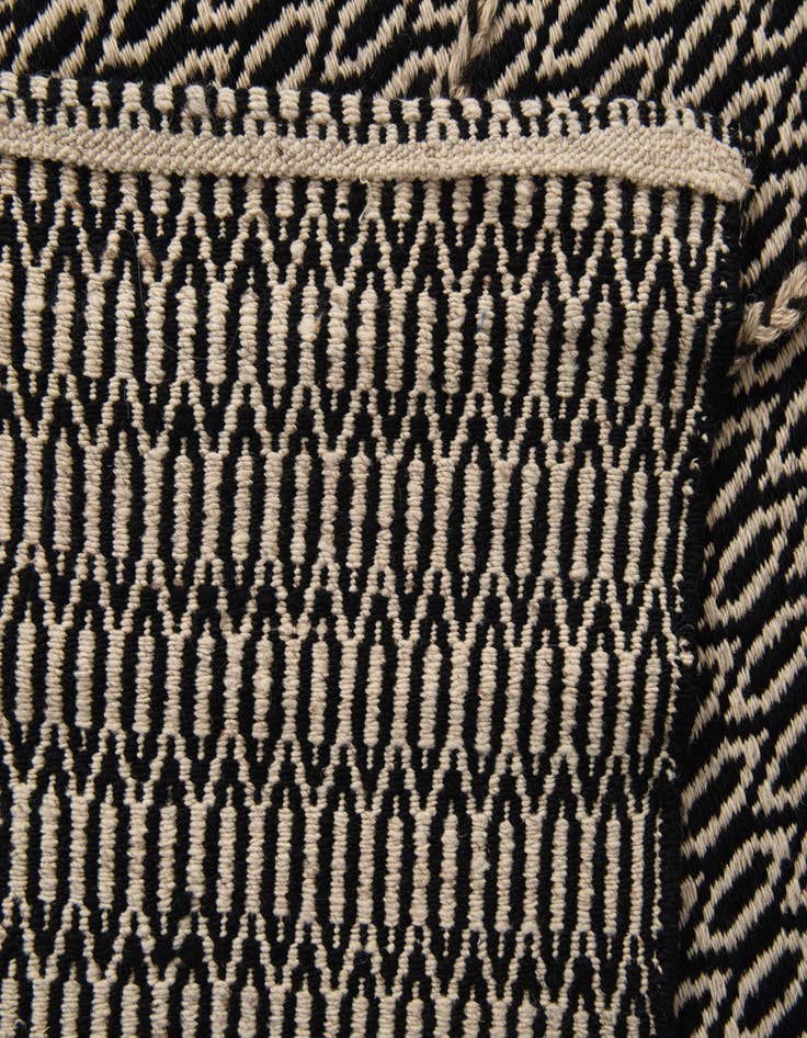 Detail image of  9' 10 x 14' 5  Hand Knotted Darya Wool Rug