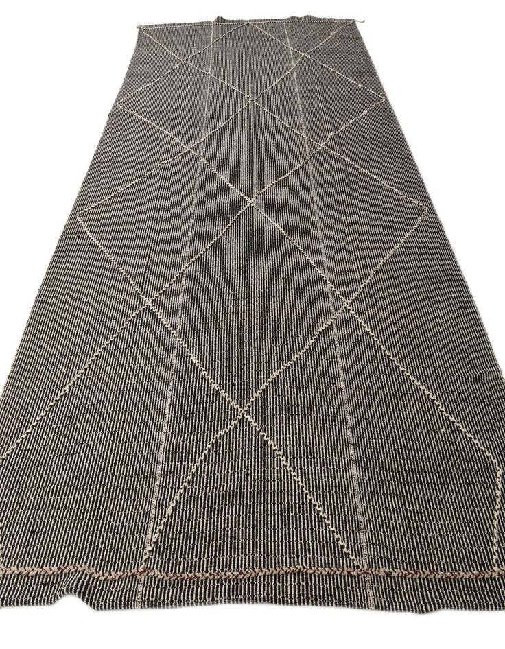 Detail image of  9' 5 x 13' 10  Hand Knotted Darya Wool Rug