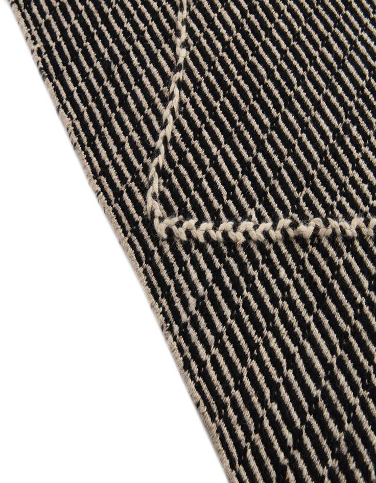 Detail image of  9' 5 x 13' 10  Hand Knotted Darya Wool Rug