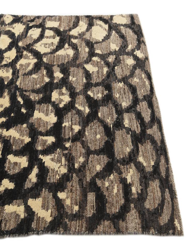 Detail image of  5' x 7' 4  Hand Knotted Darya Wool Rug