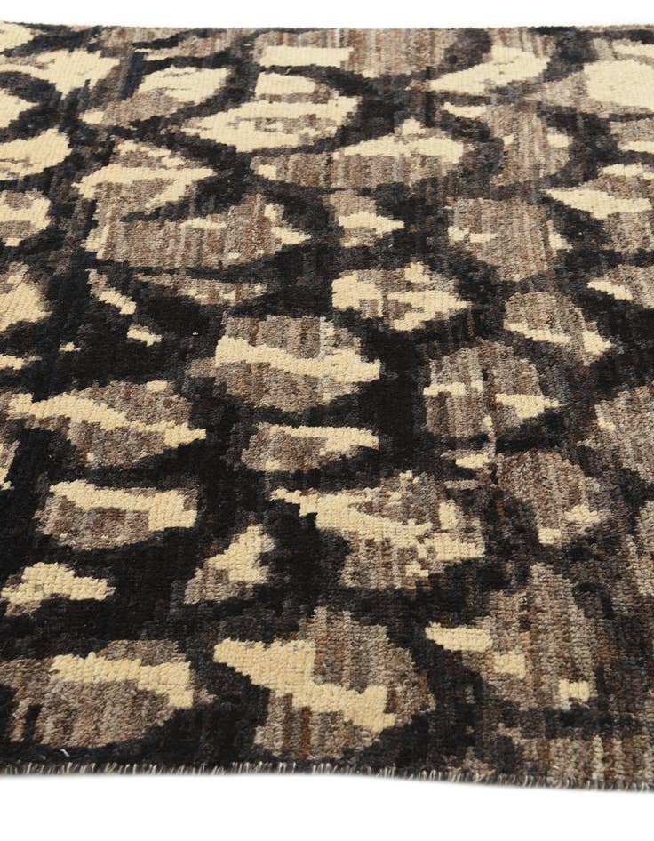Detail image of  5' x 7' 4  Hand Knotted Darya Wool Rug