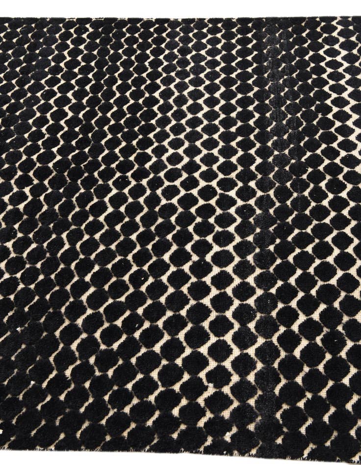 Detail image of  4' 11 x 7' 5  Hand Knotted Darya Wool Rug