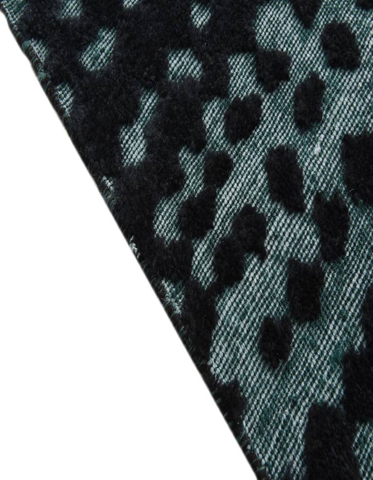 Detail image of  5' 2 x 8' 1  Hand Knotted Darya Wool Rug