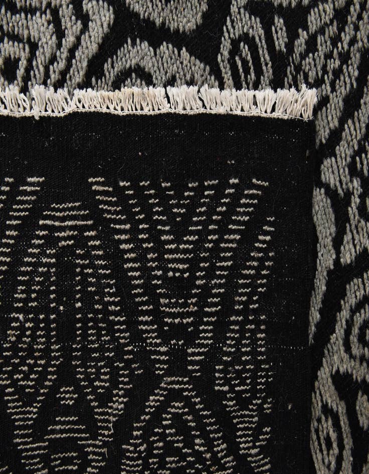 Detail image of  13' 11 x 20' 11  Hand Knotted Darya Wool Rug