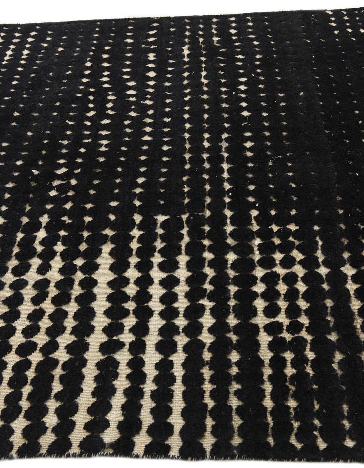 Detail image of  6' 6 x 10'  Hand Knotted Darya Wool Rug