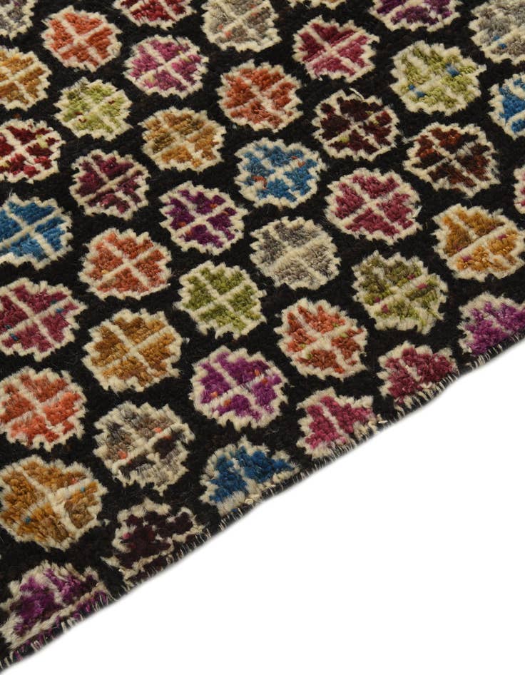 Detail image of  4' 10 x 6' 7  Hand Knotted Darya Wool Rug