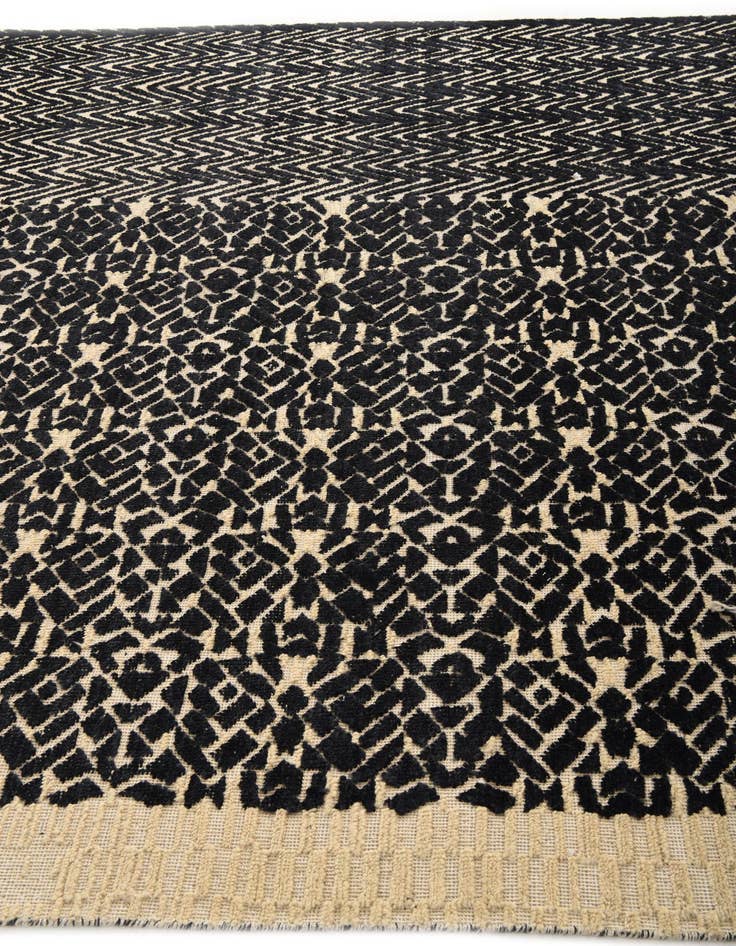 Detail image of  7' 10 x 9' 11  Hand Knotted Darya Wool Rug