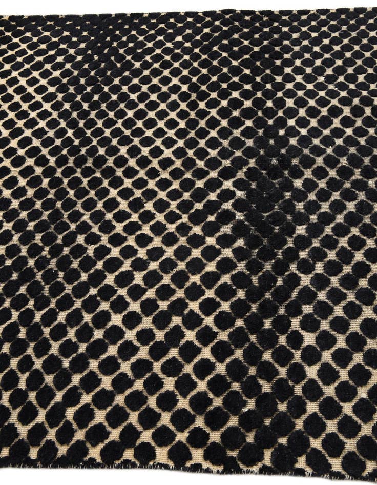 Detail image of  5' 8 x 8'  Hand Knotted Darya Wool Rug