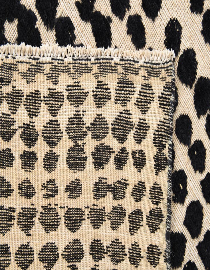 Detail image of 8' x 10' 5 Hand Knotted Darya Wool Rug