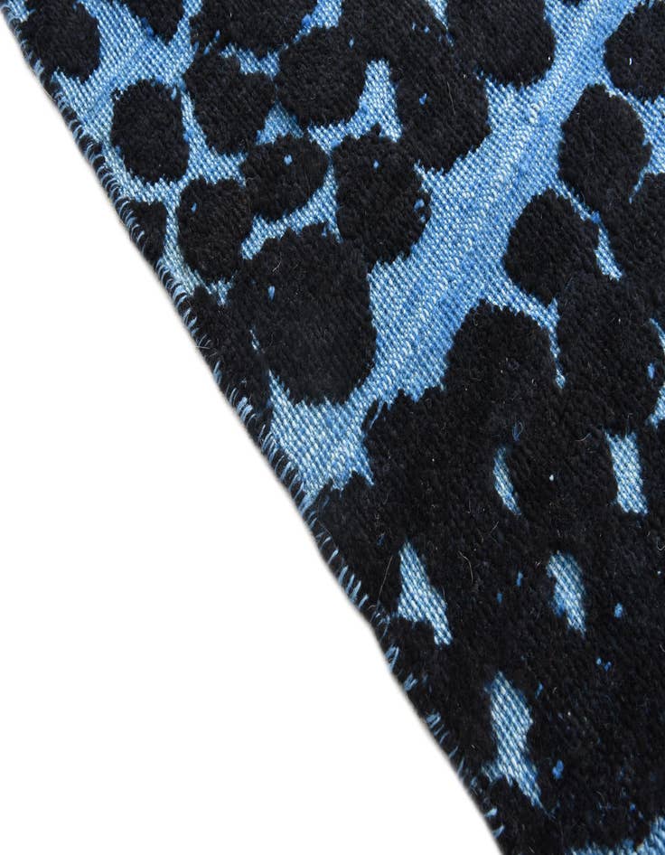 Detail image of  6' 6 x 10'  Hand Knotted Darya Wool Rug