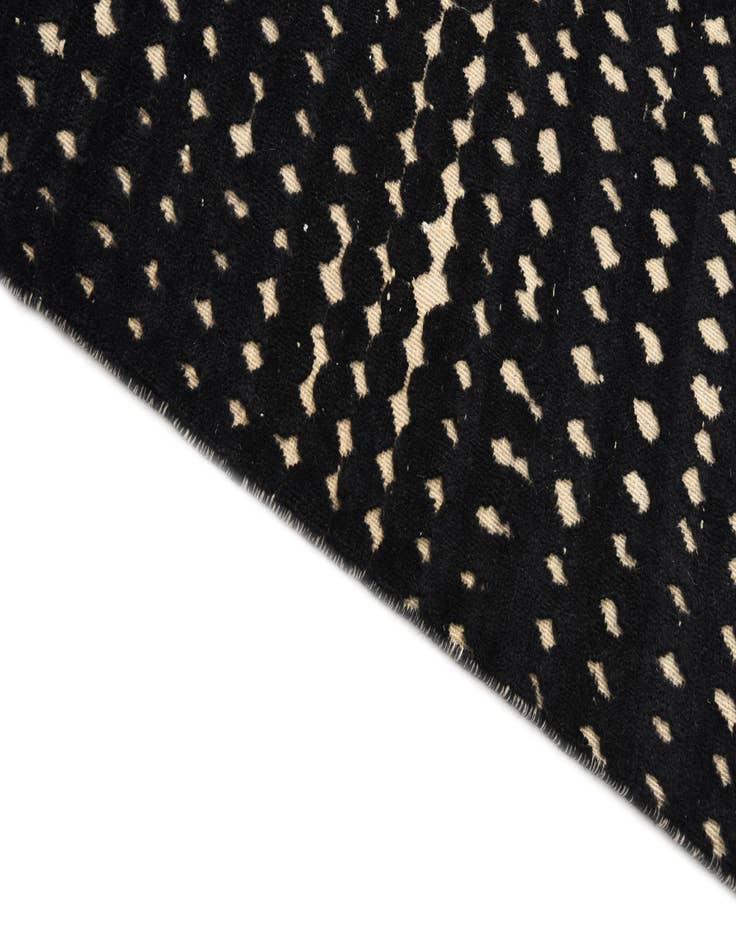 Detail image of  6' 6 x 10' 3  Hand Knotted Darya Wool Rug