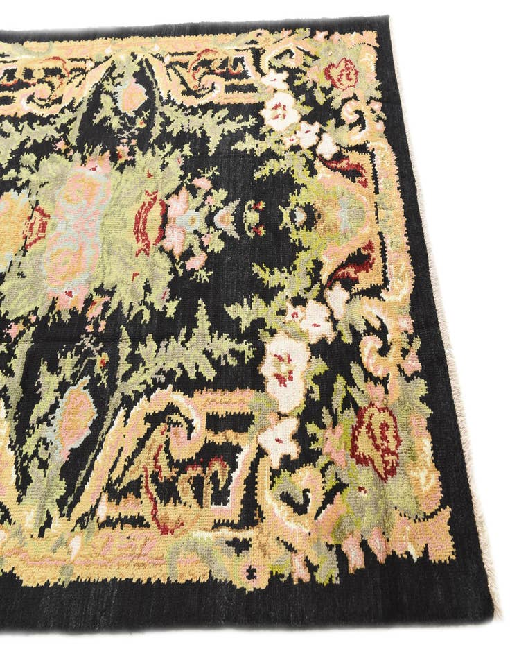 Detail image of  5' 6 x 8'  Hand Knotted Darya Rug