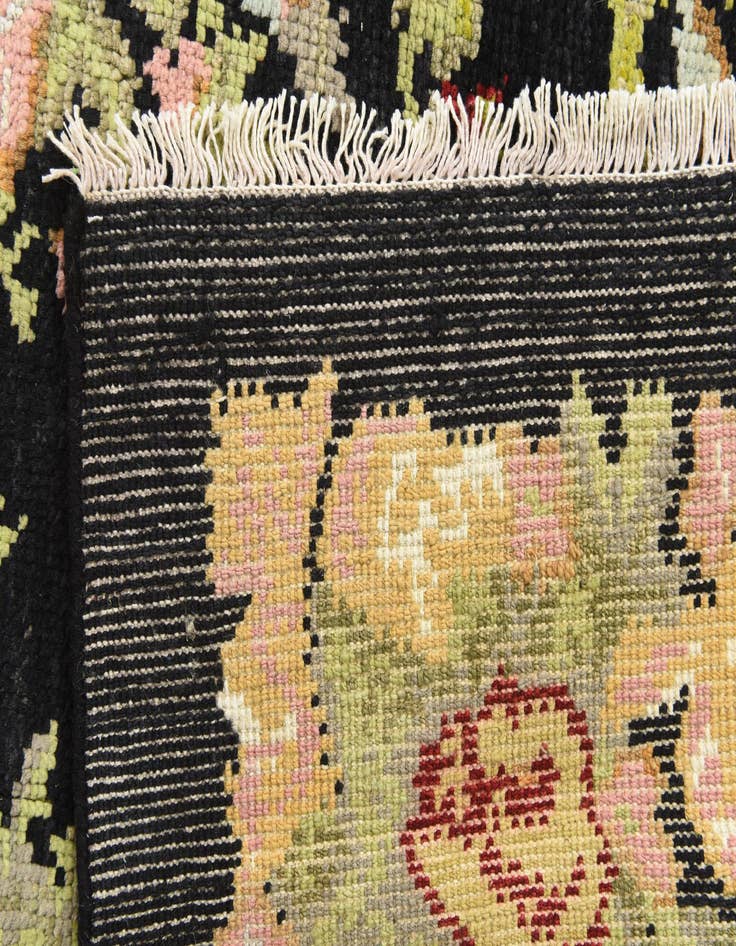 Detail image of  5' 6 x 8'  Hand Knotted Darya Rug