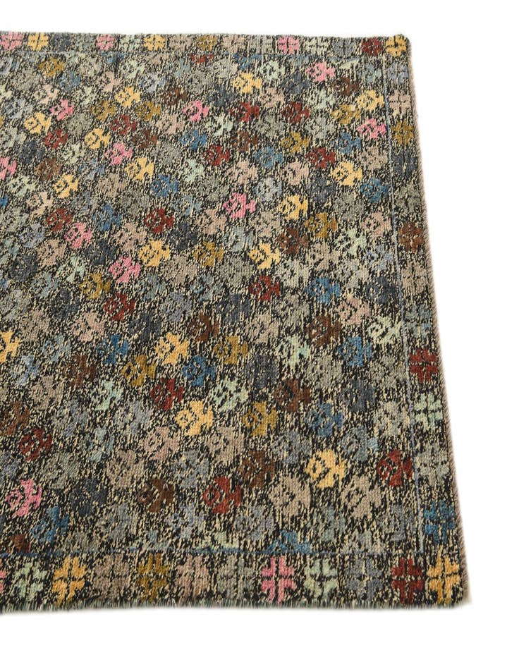 Detail image of  4' 1 x 6'  Hand Knotted Darya Wool Rug