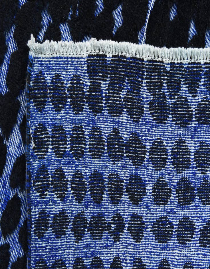 Detail image of  7' 8 x 9' 9  Hand Knotted Darya Wool Rug