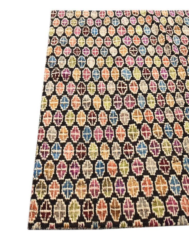 Detail image of  4' 9 x 6' 7  Hand Knotted Darya Wool Rug