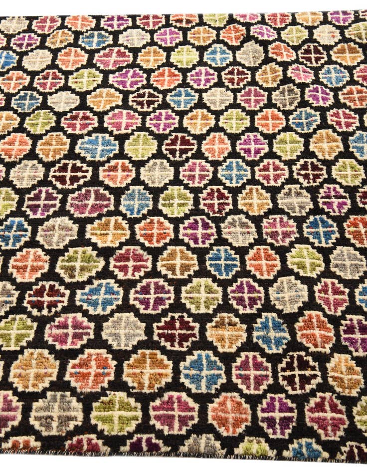 Detail image of  4' 9 x 6' 7  Hand Knotted Darya Wool Rug