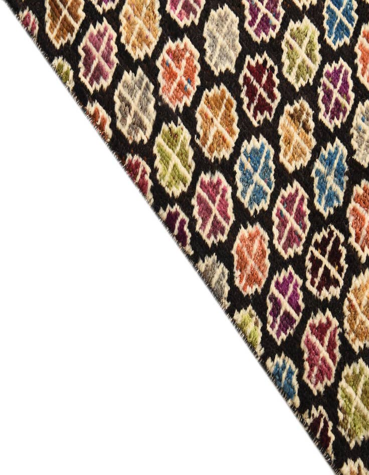 Detail image of  4' 9 x 6' 7  Hand Knotted Darya Wool Rug