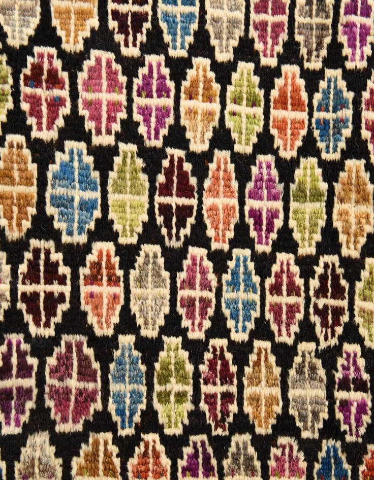 Detail image of  4' 9 x 6' 7  Hand Knotted Darya Wool Rug