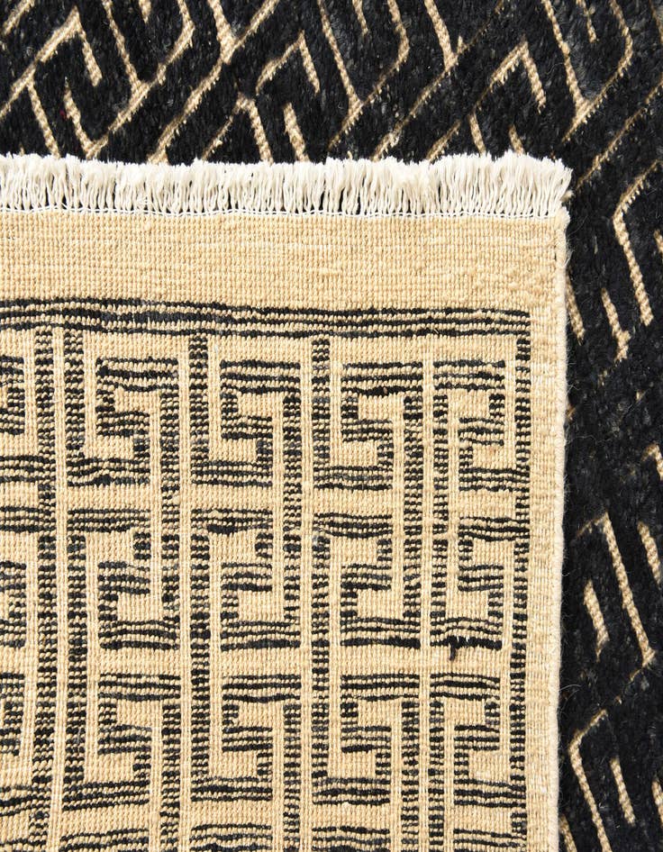 Detail image of  6' 7 x 10'  Hand Knotted Darya Wool Rug