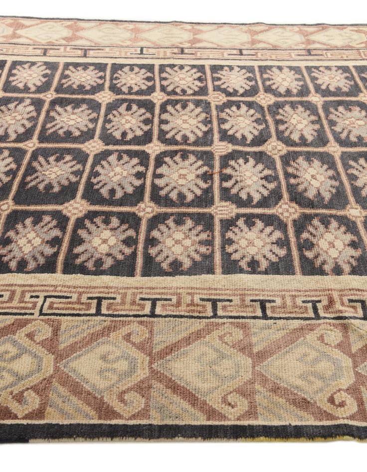 Detail image of  6' 9 x 10'  Hand Knotted Darya Wool Rug