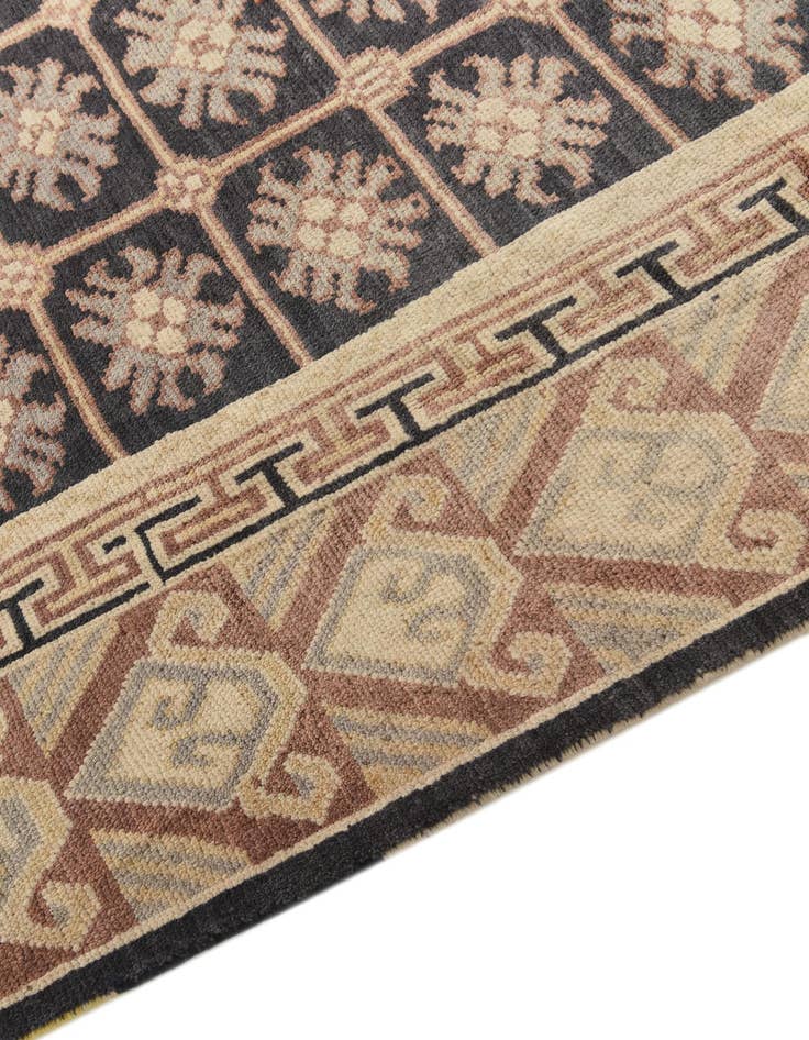 Detail image of  6' 9 x 10'  Hand Knotted Darya Wool Rug