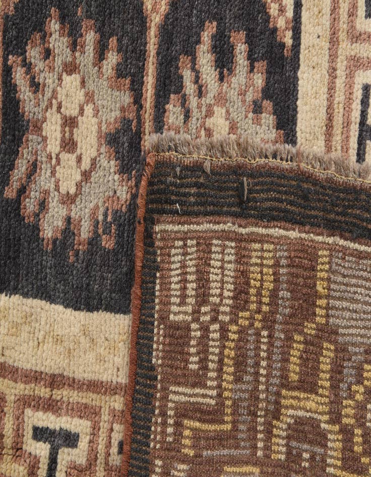 Detail image of  6' 9 x 10'  Hand Knotted Darya Wool Rug
