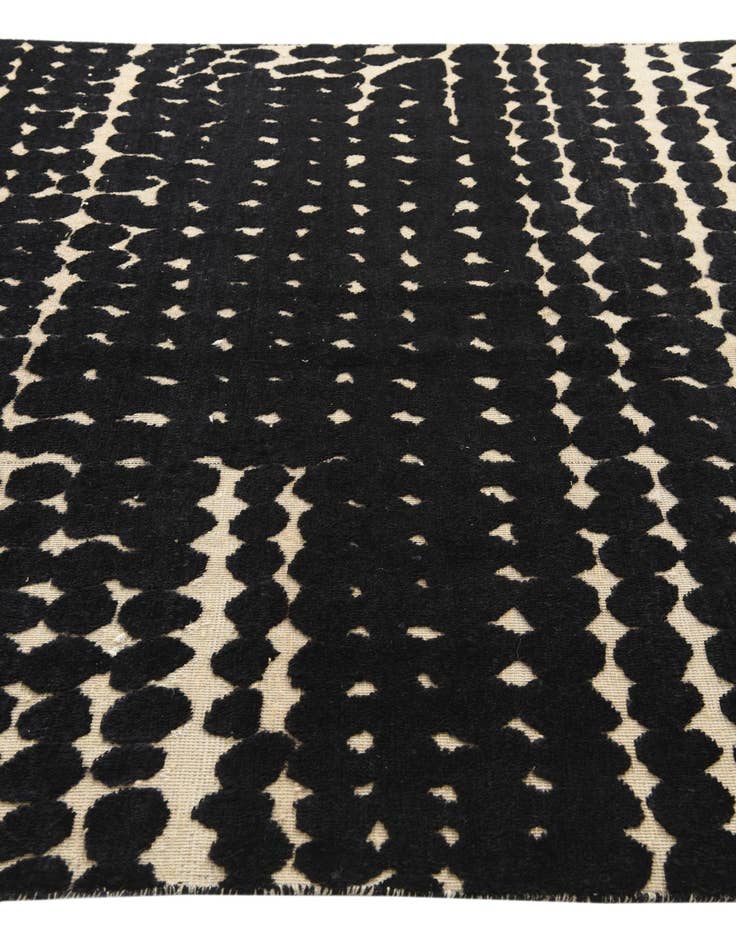 Detail image of  6' 6 x 10' 6  Hand Knotted Darya Wool Rug