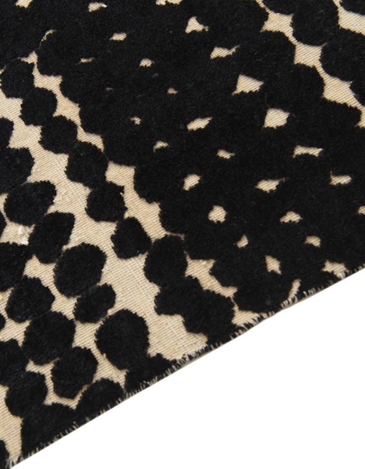 Detail image of  6' 6 x 10' 6  Hand Knotted Darya Wool Rug