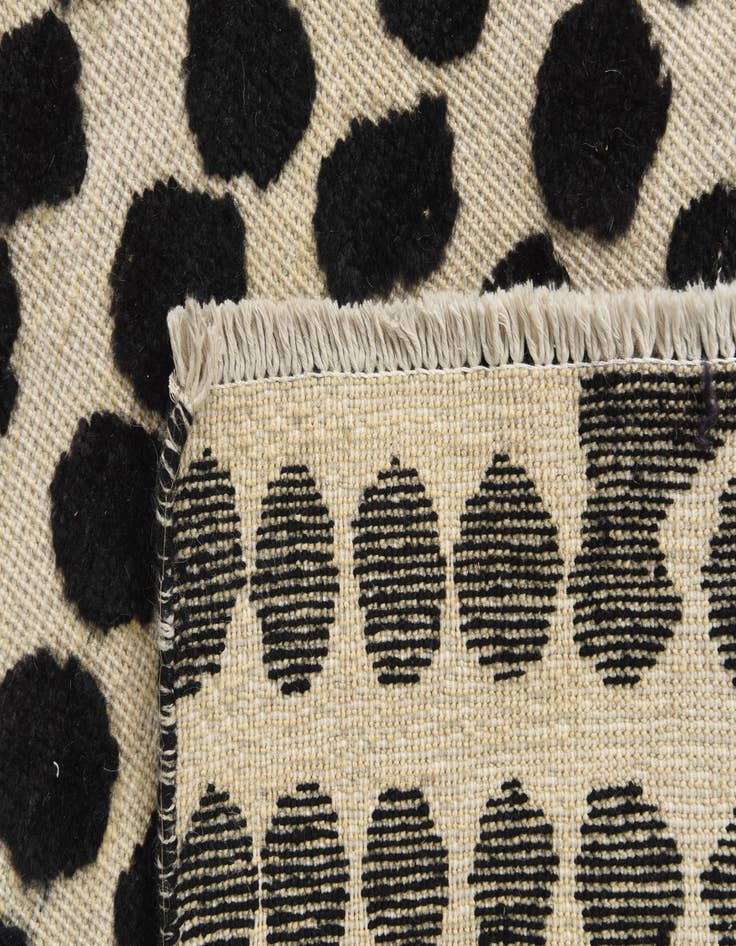 Detail image of  9' 10 x 13' 8  Hand Knotted Darya Wool Rug