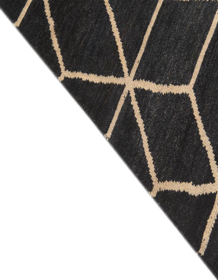 Detail image of  6' 5 x 9' 9  Hand Knotted Darya Wool Rug