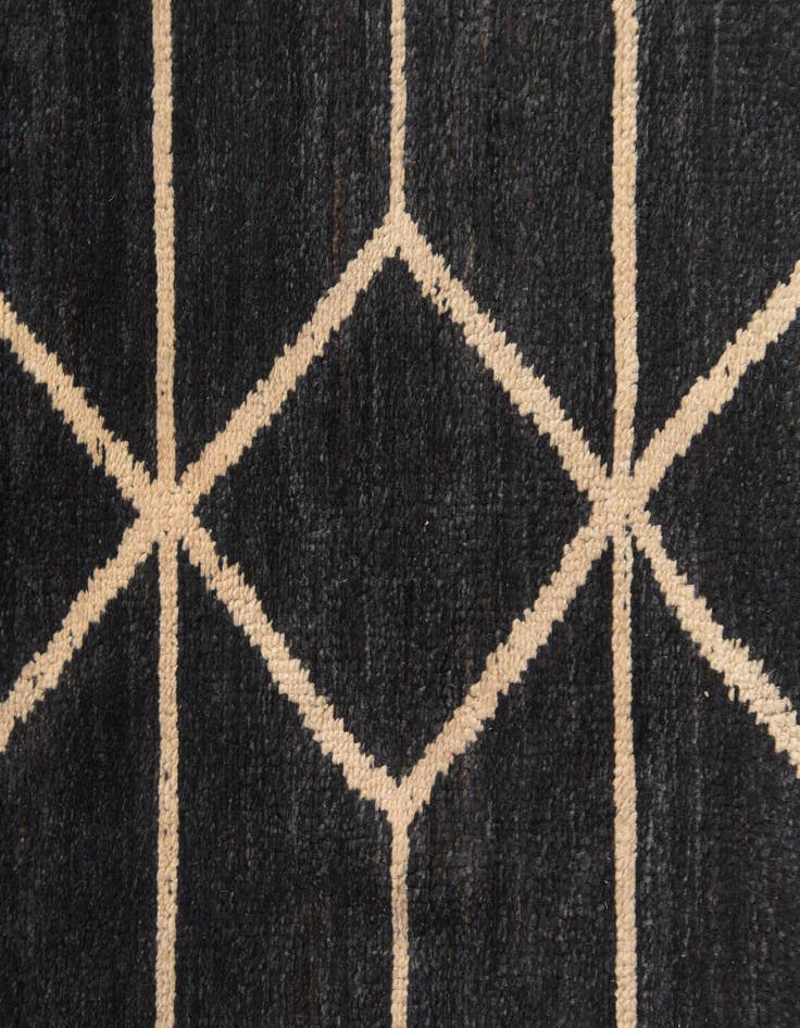 Detail image of  6' 5 x 9' 9  Hand Knotted Darya Wool Rug