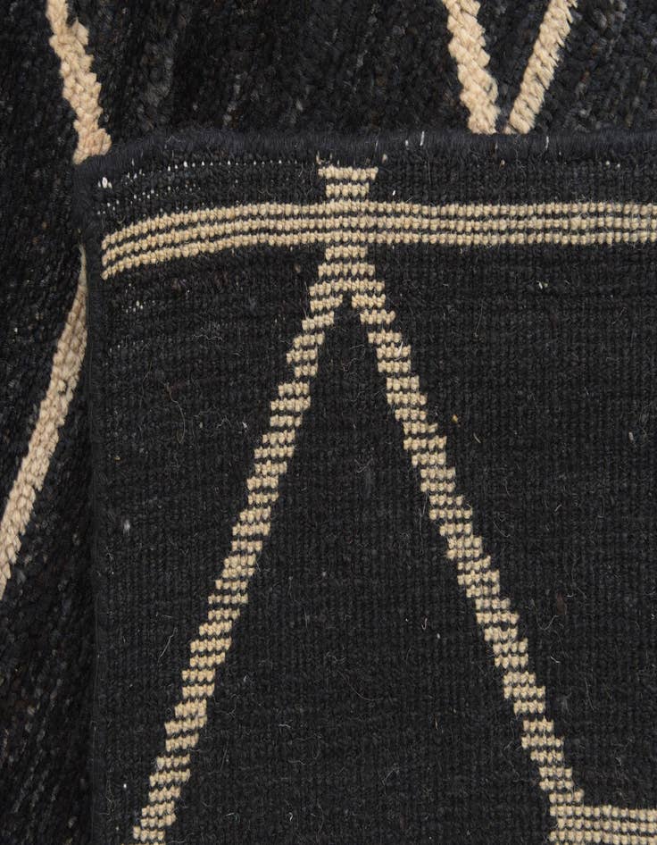 Detail image of  6' 5 x 9' 9  Hand Knotted Darya Wool Rug