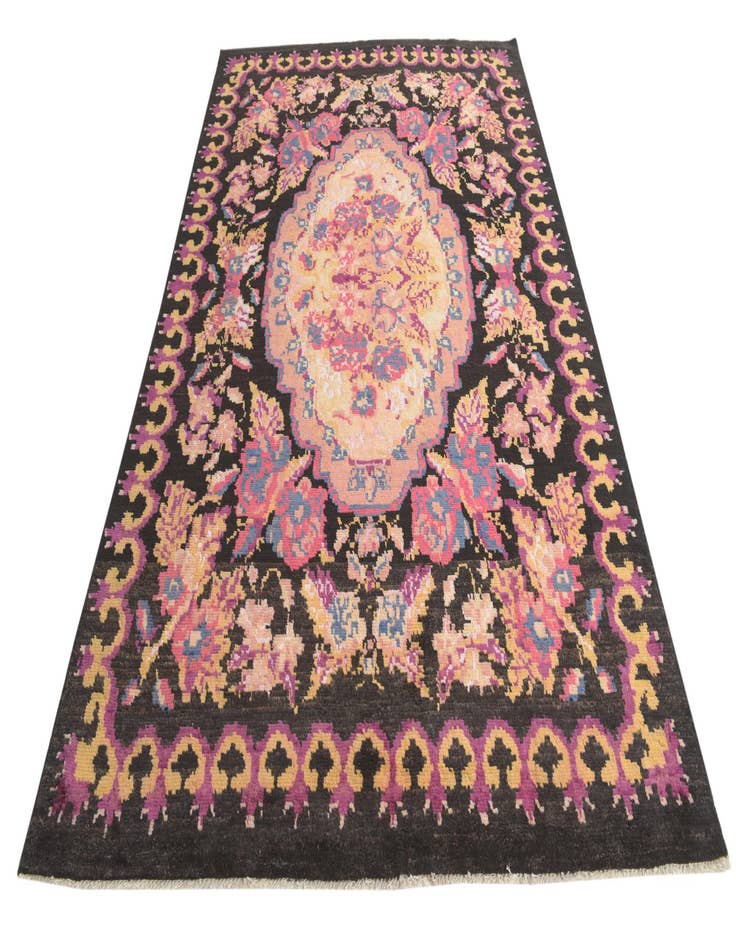 Detail image of  6' 4 x 9' 7  Hand Knotted Darya Rug