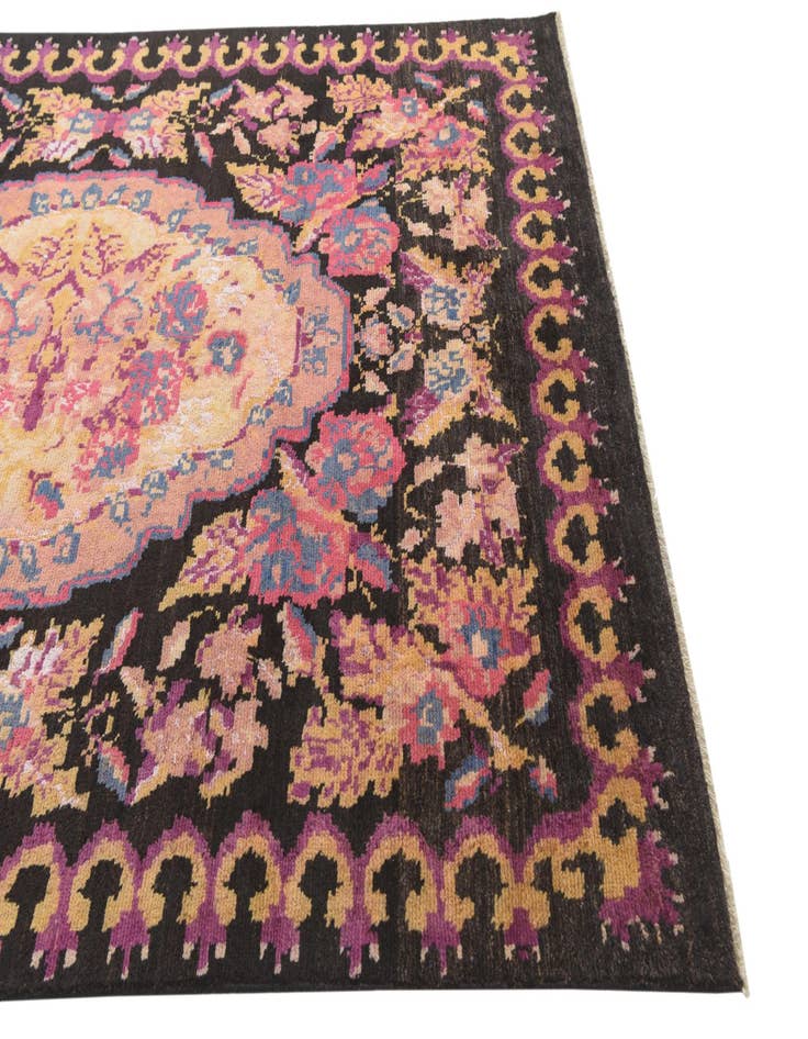 Detail image of  6' 4 x 9' 7  Hand Knotted Darya Rug