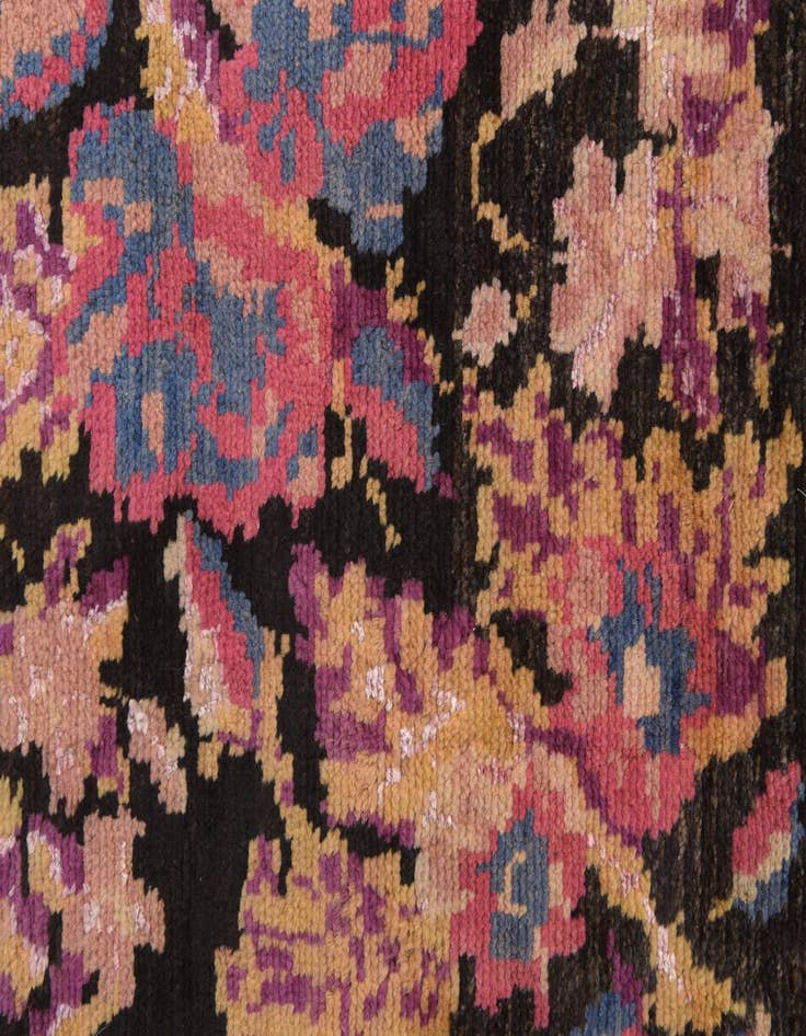 Detail image of  6' 4 x 9' 7  Hand Knotted Darya Rug