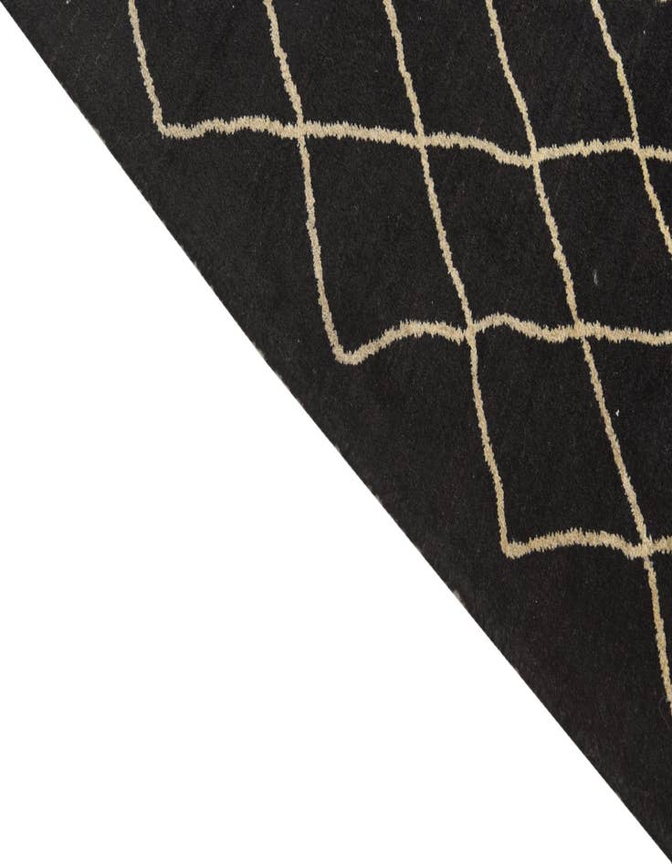 Detail image of  5' 8 x 7' 9  Hand Knotted Darya Wool Rug