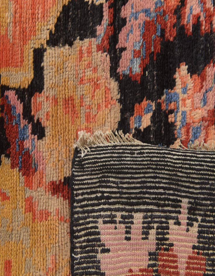 Detail image of  6' 6 x 9' 8  Hand Knotted Darya Rug