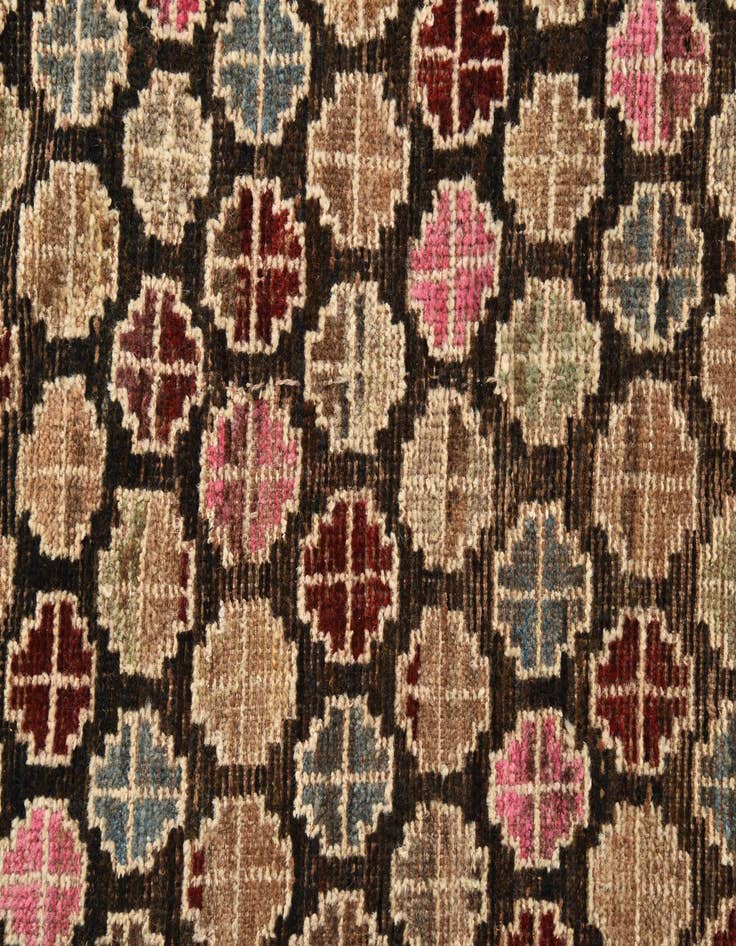 Detail image of  5' x 8' 5  Hand Knotted Darya Wool Rug