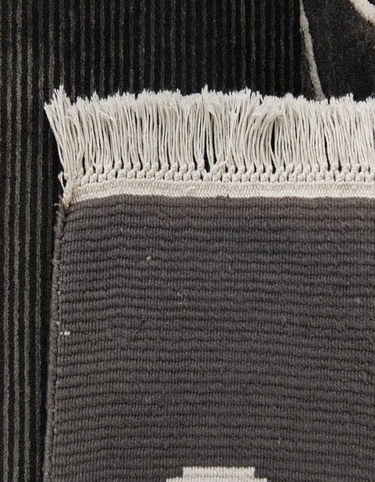 Detail image of  6' 7 x 9' 10  Hand Knotted Darya Wool Rug