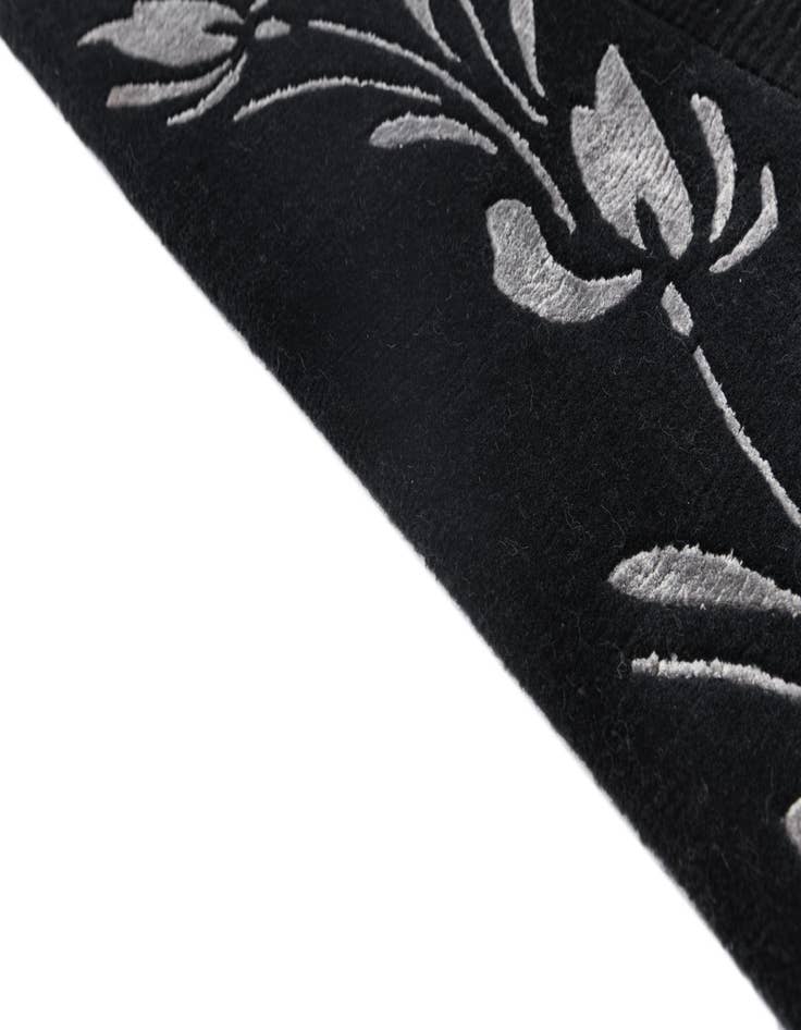 Detail image of  4' 11 x 6' 11  Hand Knotted Darya Wool Rug