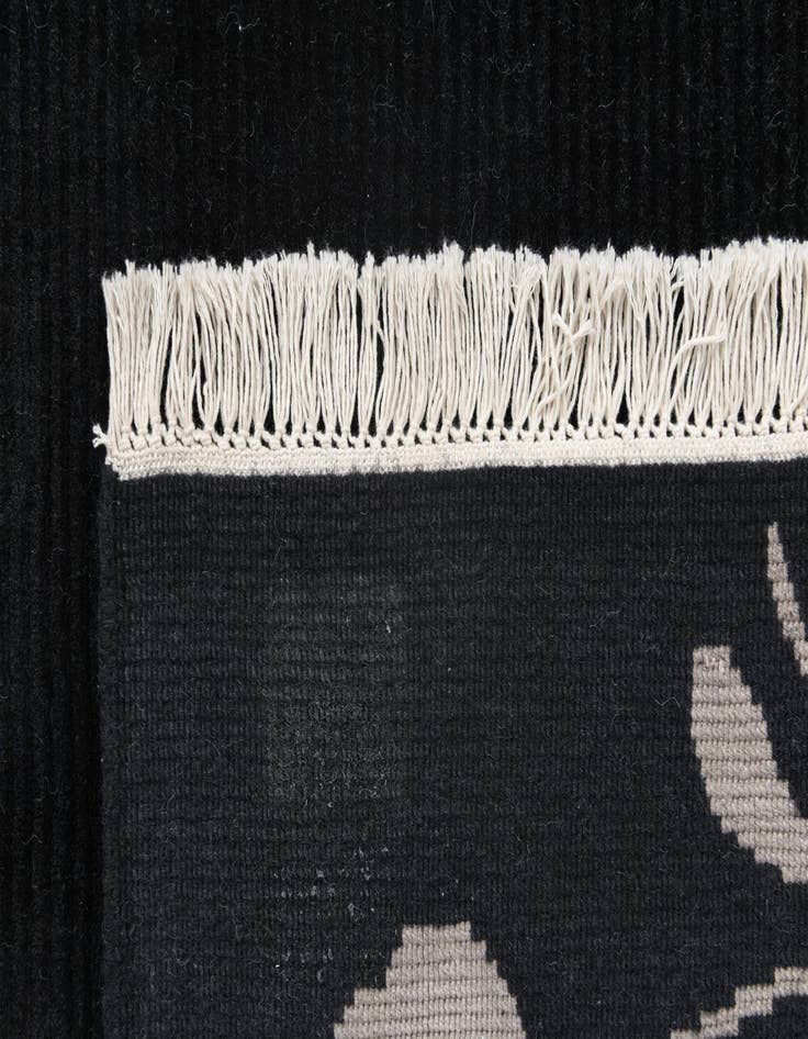 Detail image of  4' 11 x 6' 11  Hand Knotted Darya Wool Rug