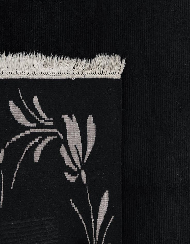 Detail image of  5' 6 x 7' 10 Darya Rug